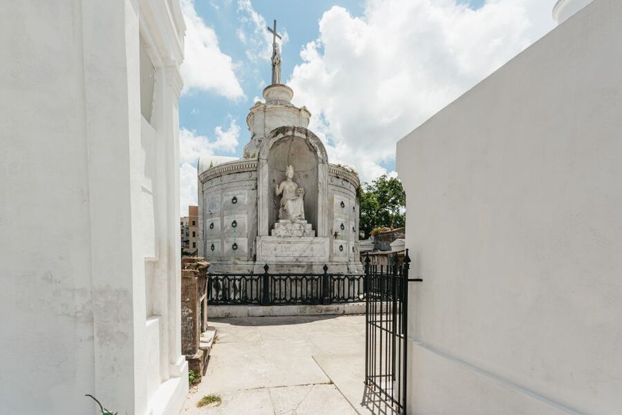 City Sightseeing New Orleans HOHO Bus Tour & Bookable Extras - Seeing the Garden District along Magazine Street