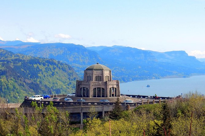 Columbia River Gorge Waterfalls Tour from Portland, OR - Crown Point and Vista House: the first big view