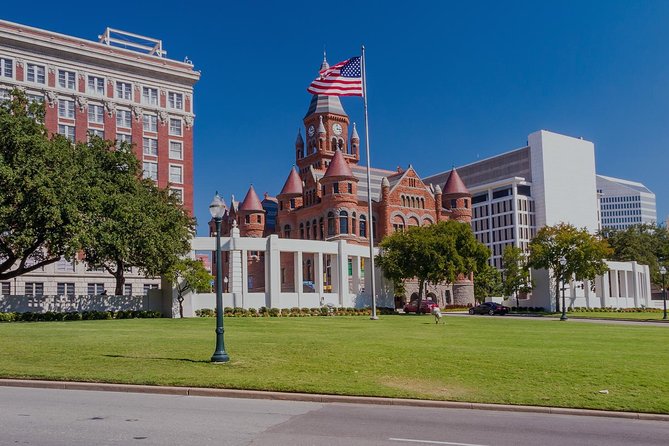 Dallas sightseeing tour - Deep Ellum and the Dallas Arts District