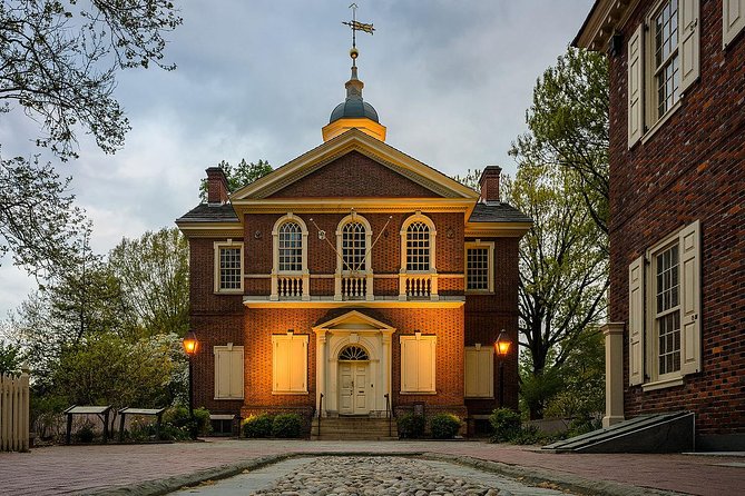 Dark Philly Adult Night Tour - Philadelphia’s patriotic center gets a darker reading