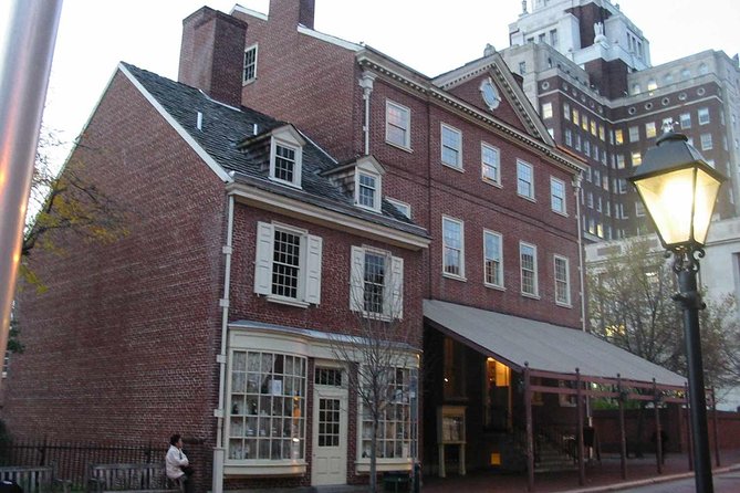 Dark Philly Adult Night Tour - What the guide and group size mean