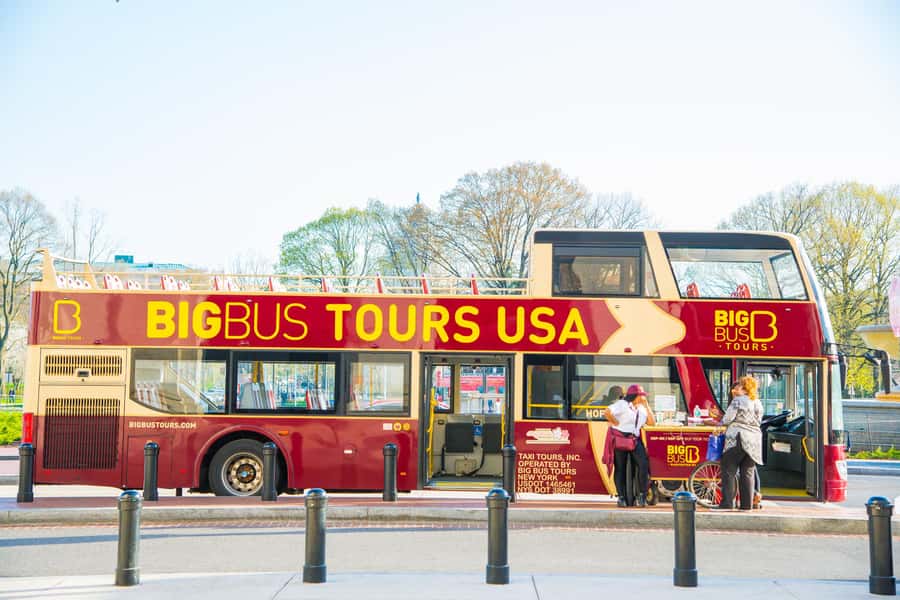 DC: Hop-on Hop-off Tour by Open-top Bus with 17 Stops - Using the app, finding stops, and handling DC traffic
