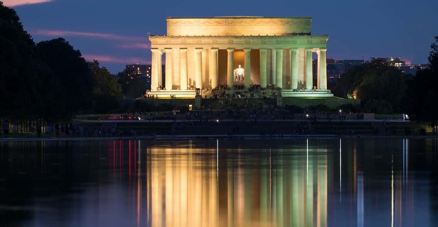 DC: Monuments & Memorials Sunset Tour by Open-top Bus - Key points at a glance