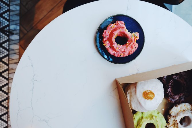 Delicious Donuts & City Sights: Chicago's Original Donut Tour - The guide can make or break the morning