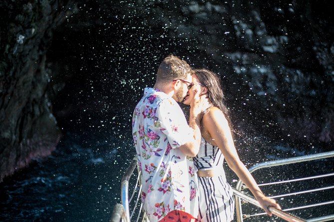 Deluxe Na Pali Morning Snorkel Tour on the Lucky Lady - Snorkeling Over a Tropical Reef