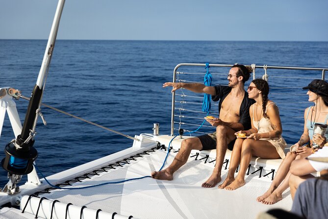 Deluxe Sail & Snorkel to the Captain Cook Monument - Red Hill and the underwater lava formations