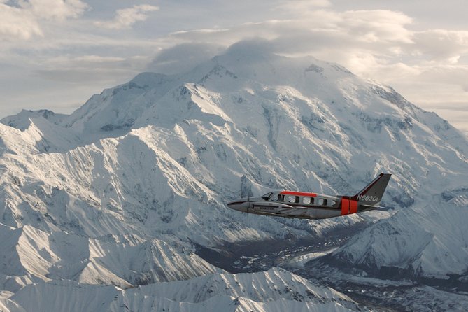 Denali Peak Sightseeing by Plane - Takeoff and the first views across the park