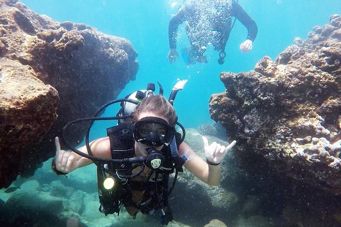 First-Time Scuba Diving in Honolulu + Free Videos - Learning the equipment before going underwater