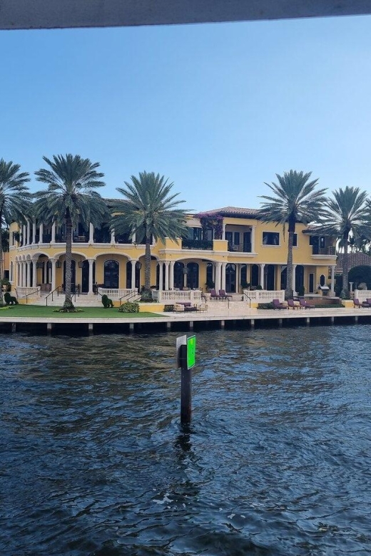 Fort Lauderdale: Millionaire's Row Cruise with Drinks - Setting out along the New River