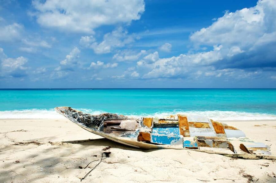 From Fort Lauderdale: Day Trip to Bimini - Choosing between the beach and Resort World Bimini