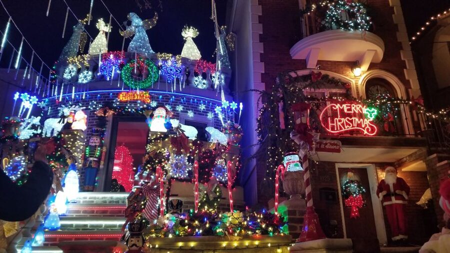 From Manhattan: 4-Hour Brooklyn Christmas Magic Tour - The Midtown meeting point and the ride south