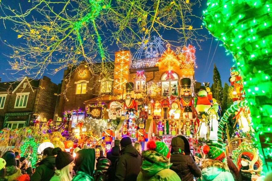 From Manhattan: 4-Hour Dyker Heights Holiday Lights Bus Tour - Meeting the bus at 566 10th Avenue