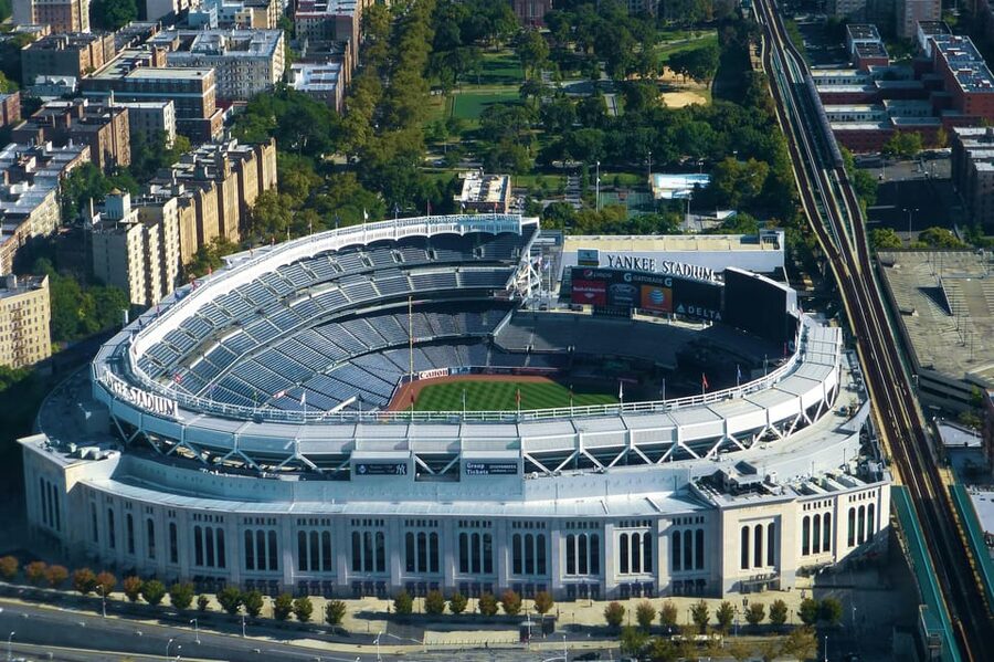 From Manhattan: 5-Hour Bronx, Queens, and Brooklyn Bus Tour - From Junior’s to Harlem, the tour starts with city icons