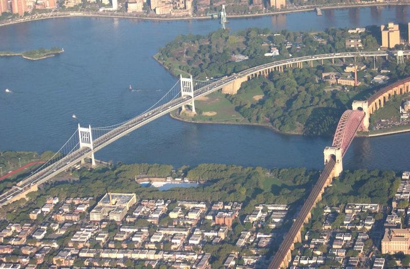 From Manhattan: 5-Hour Bronx, Queens, and Brooklyn Bus Tour - What five hours on the bus really means