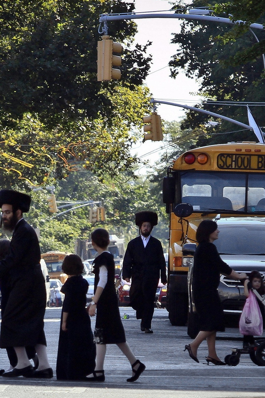 From Manhattan: 5-Hour Bronx, Queens, and Brooklyn Bus Tour - Who should book this borough tour
