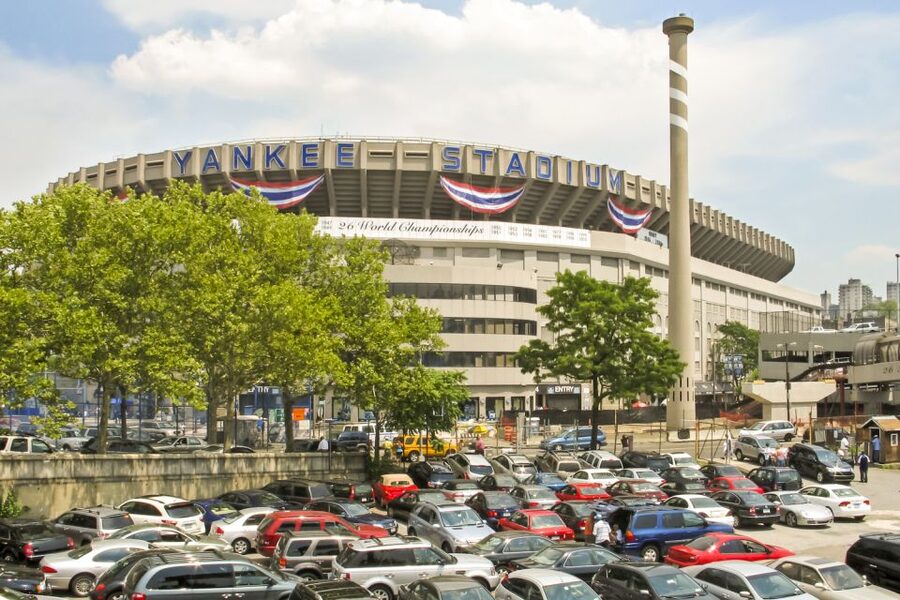 From Manhattan: Bronx, Queens and Brooklyn Half-Day Tour - Guides, languages, and the quality of the commentary