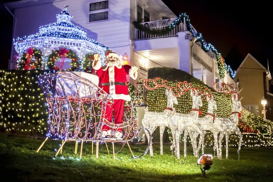 From Manhattan: Dyker Heights Lights & Skyline Tour - The ride back and the four-hour schedule