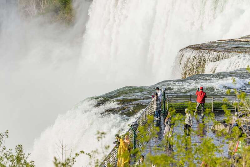 From New York City: Niagara Falls One Day Tour - Seven hours from Manhattan to the roar of the falls