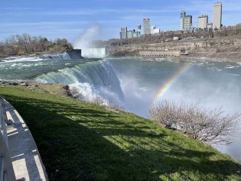 From NYC: Guided Niagara Falls Full-Day Trip - Bus comfort, group size, and what to pack