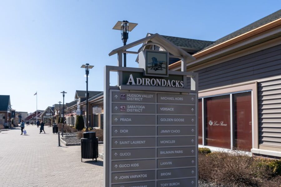 From NYC: Woodbury Common Premium Outlets Shopping Tour - Practical tips for a better shopping day