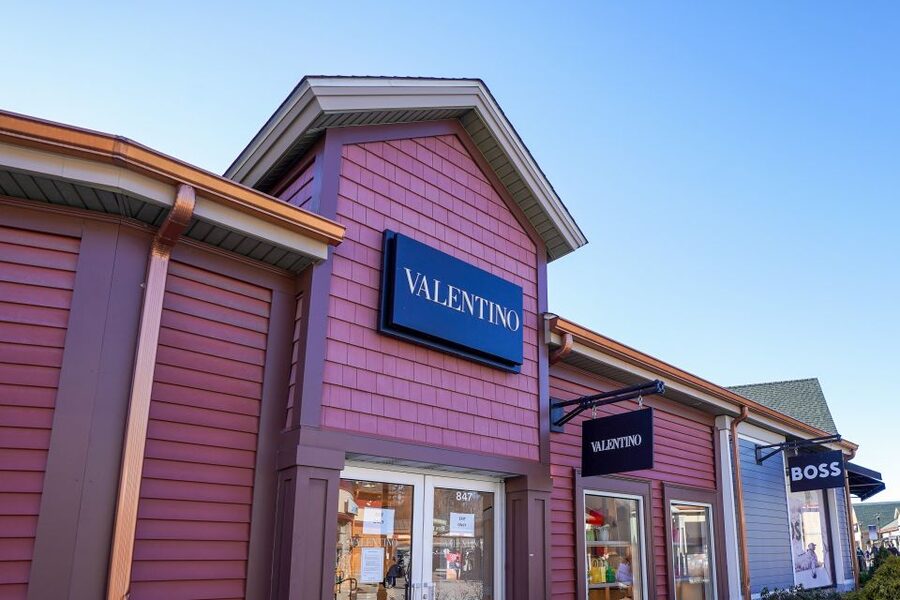 From NYC: Woodbury Common Premium Outlets Shopping Tour - Food breaks inside the outlet center