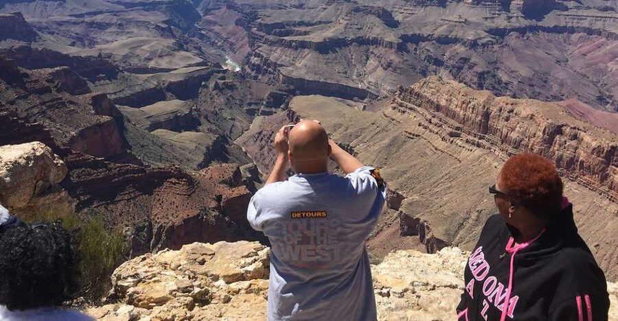 From Phoenix: Grand Canyon with Sedona Day Tour - The drive through changing Arizona