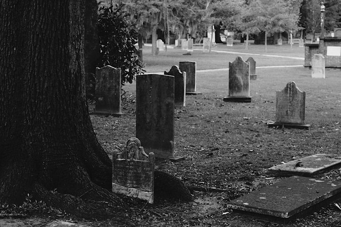 Genteel and Bard's Savannah Dark History and Ghost Encounter Walking Tour - Colonial Park Cemetery and the end of the walk