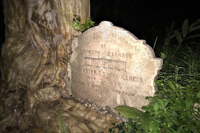 Ghosts of Charleston Night-Time Walking Tour with Unitarian Church Graveyard - What the atmosphere is really like