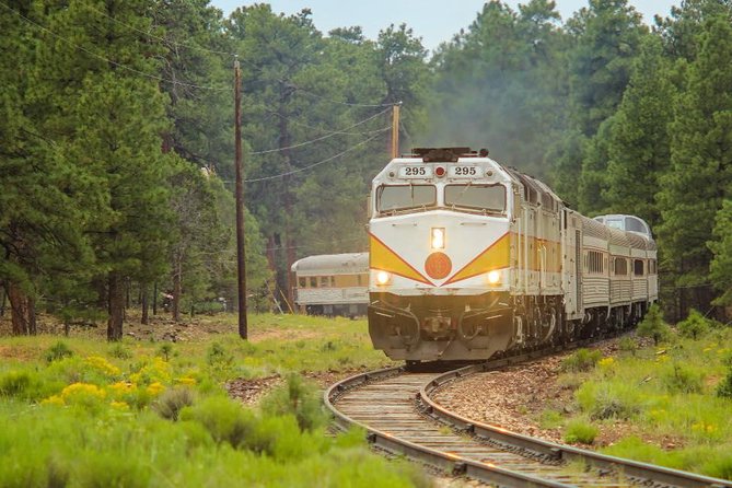 Grand Canyon Railway Train Tickets - The morning ride from Williams to the canyon