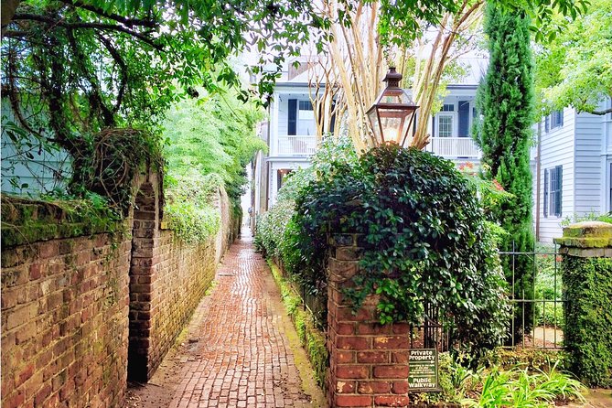 Hidden Alleyways and Historic Sites Small-Group Walking Tour - South of Broad: quiet lanes and grand homes