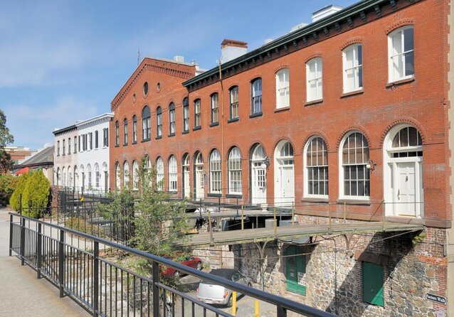 Historic Savannah Guided Walking Tour - From Oglethorpe Square to Savannah’s Historic Center