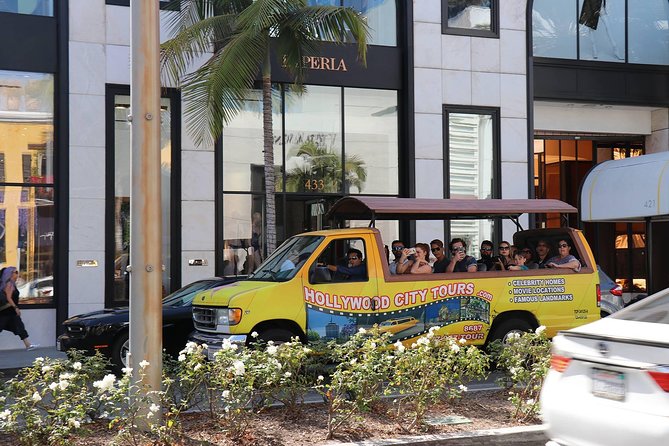 Hollywood and Celebrity Homes Bus Tour - Celebrity homes and the limits of the view