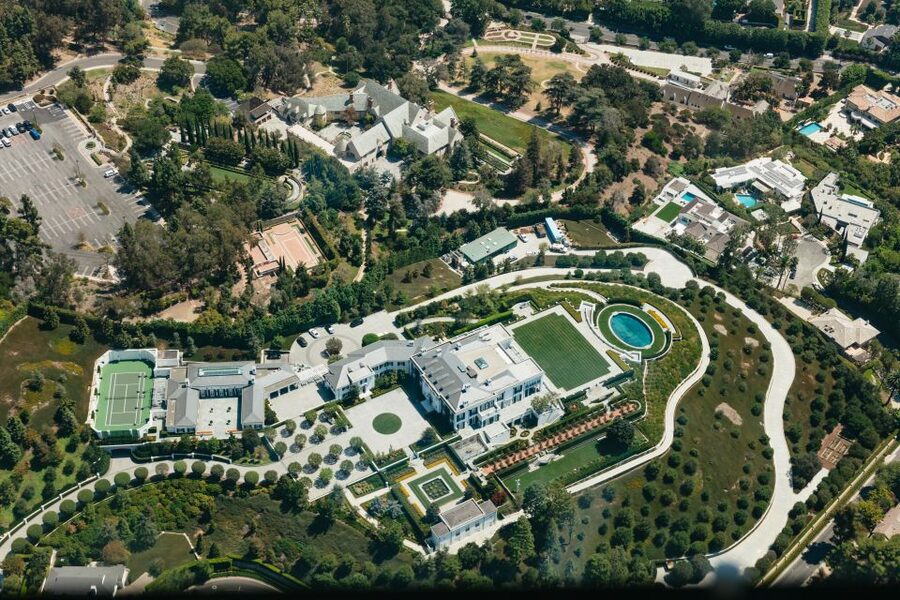 Hollywood & Beverly Hills Celebrity Helicopter Tour - Who will enjoy this flight most?