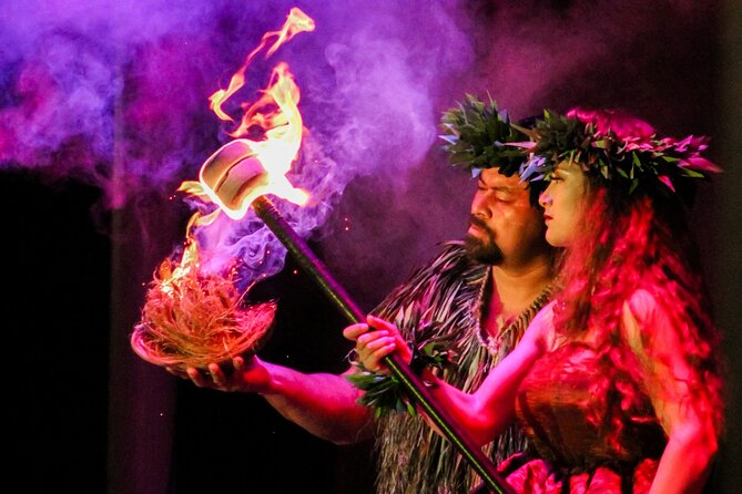 Honolulu: Ka Moana Lūʻau at Aloha Tower – Oceanfront Luau Show - The 7:45 p.m. cast meet and greet