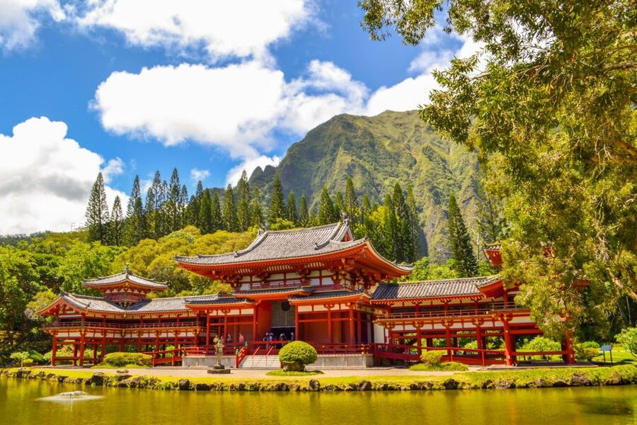 Honolulu: Oahu Island Full-Day Guided Tour by Bus with Lunch - Byodo-In Temple beneath the mountains