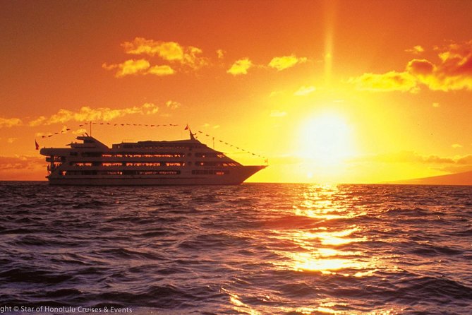 Honolulu: Three Star Deluxe Sunset Dinner Cruise and Show - Five courses, lobster, steak, and realistic food expectations