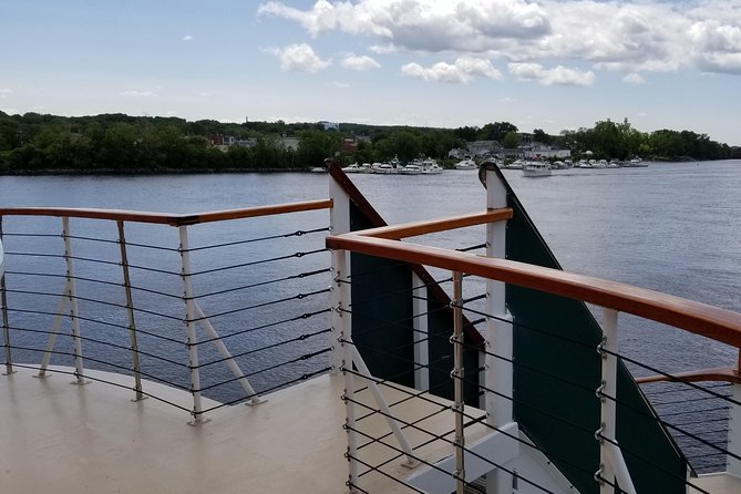 Hudson River Sightseeing Cruise from Albany - Food, drinks, and the onboard atmosphere