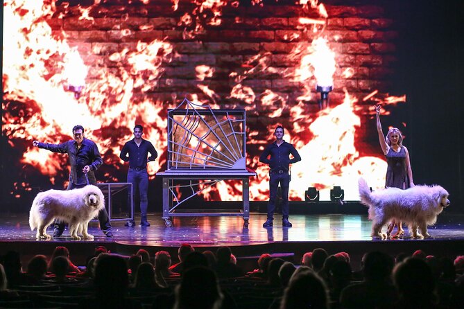 Illusionist Rick Thomas - Mansion of Dreams - The grand illusions and the levitation of Tara