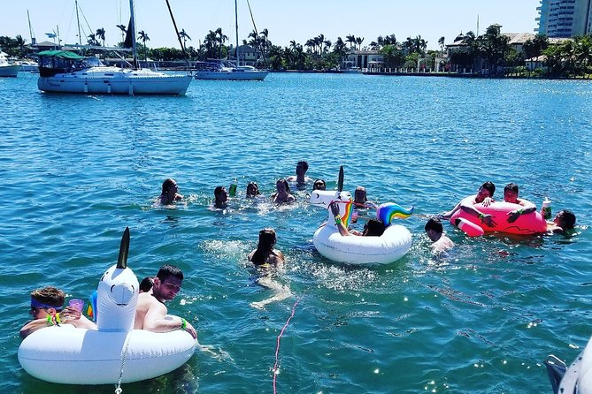 Island Time Boat Cruise in Fort Lauderdale - Group size and comfort on the boat