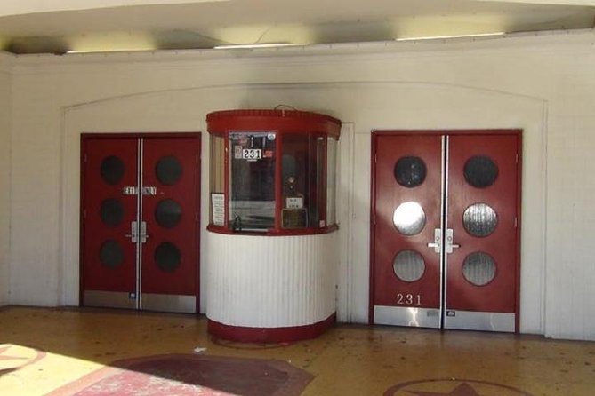 JFK Assassination and Museum Tour with Lee Harvey Oswald Rooming House - A quick look at the Texas Theatre in Oak Cliff