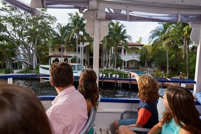 Jungle Queen Riverboat 90-Minute Narrated Sightseeing Cruise in Fort Lauderdale - Food, drinks, and the practical details
