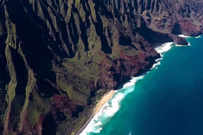 Kauai Deluxe Sightseeing Flight - Waterfalls after rain and the Jurassic Park connection