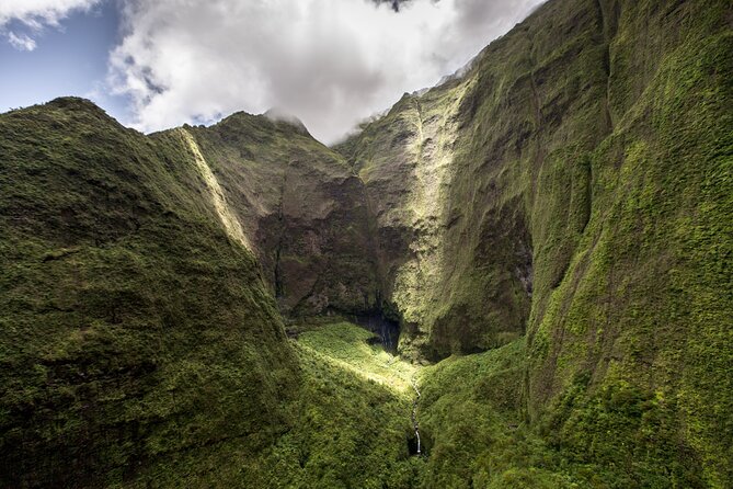 Kauai Deluxe Waterfall Safari: Helicopter Tour - The Na Pali Coast from the air