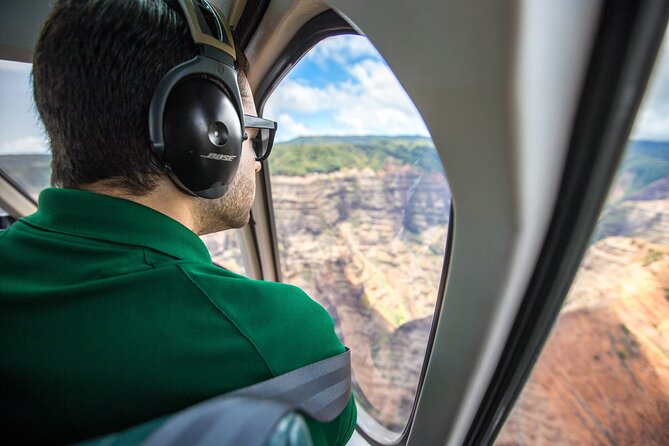 Kauai Deluxe Waterfall Safari: Helicopter Tour - The pilot makes a real difference