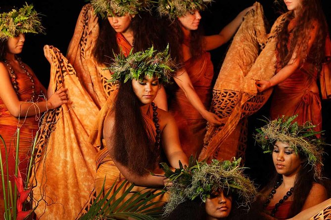 Kauai: Luau Kalamaku with Buffet Dinner and Show - Drinks, leis, and the pre-show hour