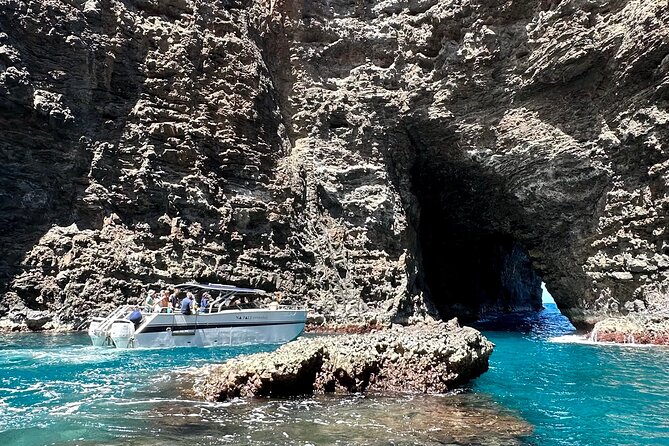 Kauai: Na Pali Coast Power Catamaran - Prepare for a bumpy, wet ride