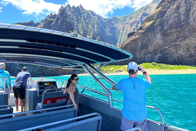 Kauai: Na Pali Coast Power Catamaran - Sea caves, waterfalls, and photo stops