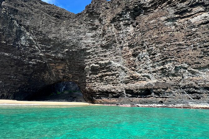 Kauai: NaPali Boat Tour on the Amelia K - Snorkeling in summer and whale watching in winter