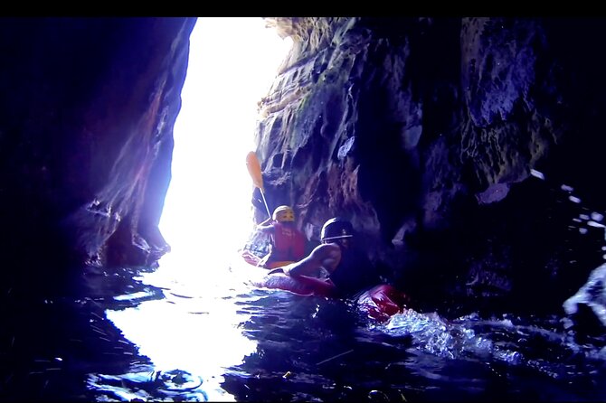 Kayak Tour of the 7 Caves - What happens at the shore break