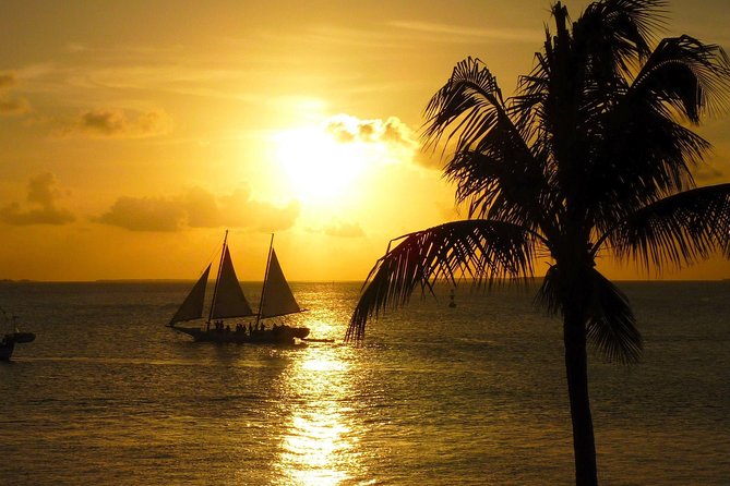 Key West Small-Group Sunset Sail with Wine and Hors d'oeuvres - Hors d’Oeuvres That Work on a Moving Boat